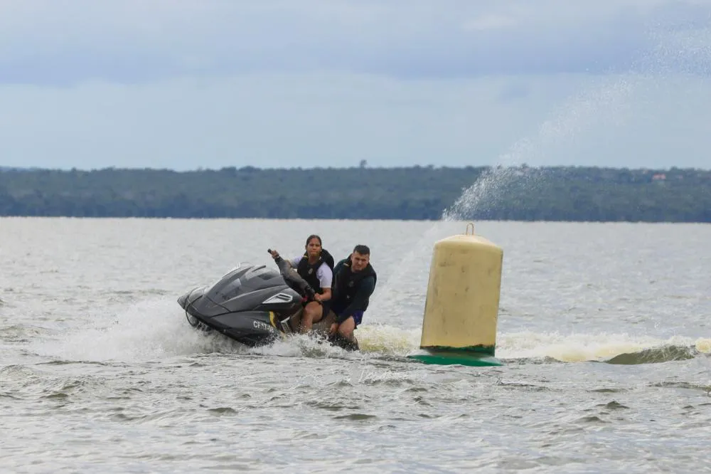 Agentes da Defesa Civil Municipal e da Guarda Metropolitana recebem treinamento para condução de pequenas embarcações