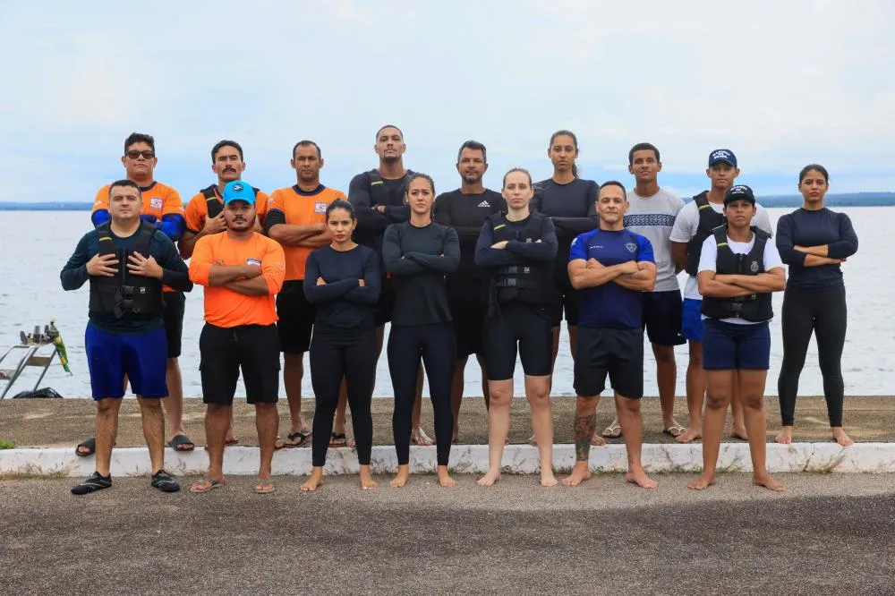 Agentes da Defesa Civil Municipal e da Guarda Metropolitana recebem treinamento para condução de pequenas embarcações
